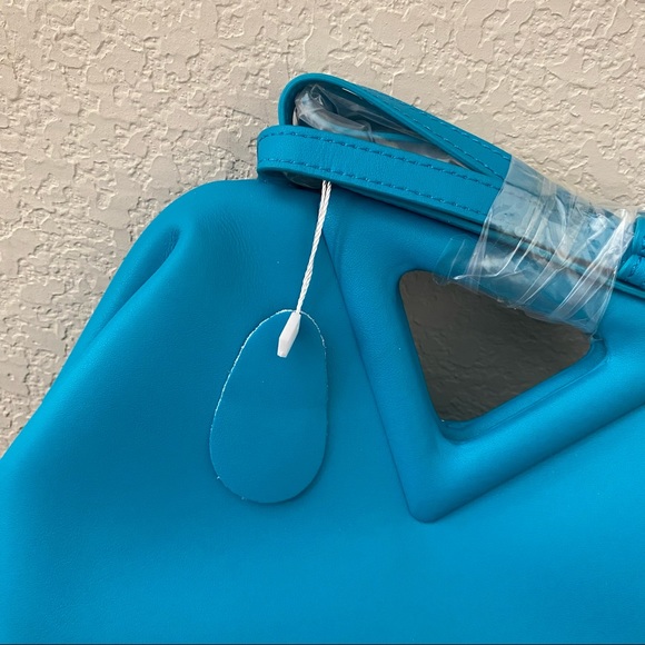 Robin Blue Geometric Structured Gathered POINT Triangle Crossbody Clutch | B2 - Picture 2 of 8